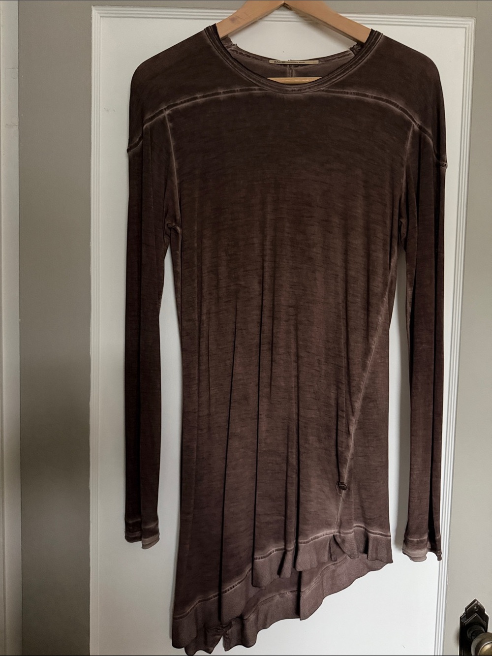 RA ER COLLECTORS JEANS  Brown Long Sleeve Asymmetric Hem Tee